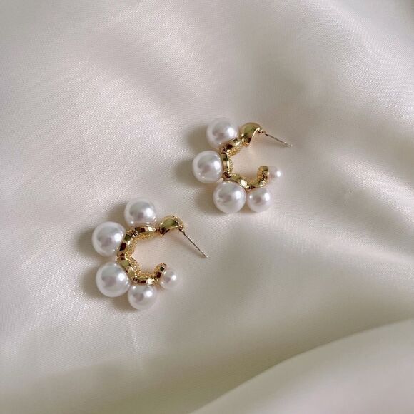 5 for $25 GOLD FAUX PEARL EARRINGS - Picture 7 of 9